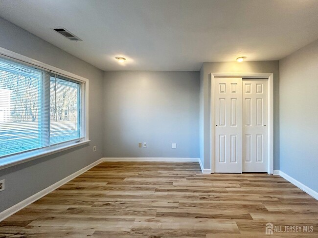 Building Photo - 122 Vineyard Rd