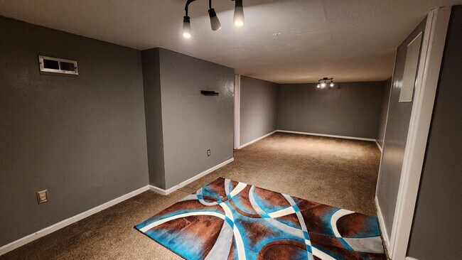 Building Photo - Perfect Home