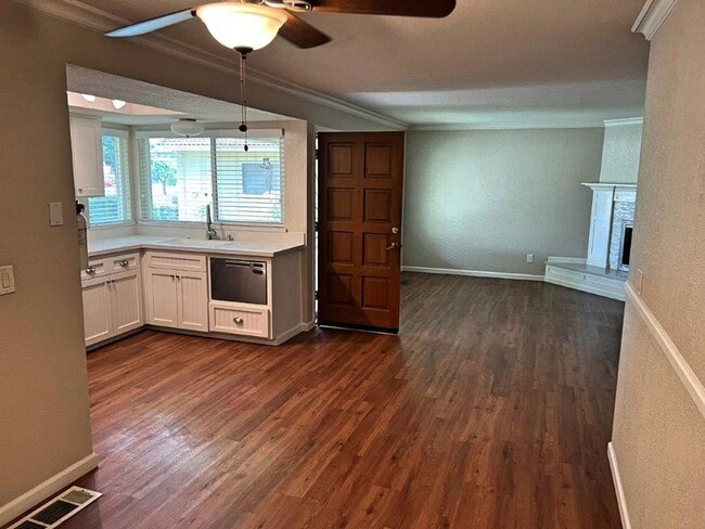 Building Photo - Remodeled Beautiful 2 Bedroom Senior Duple...