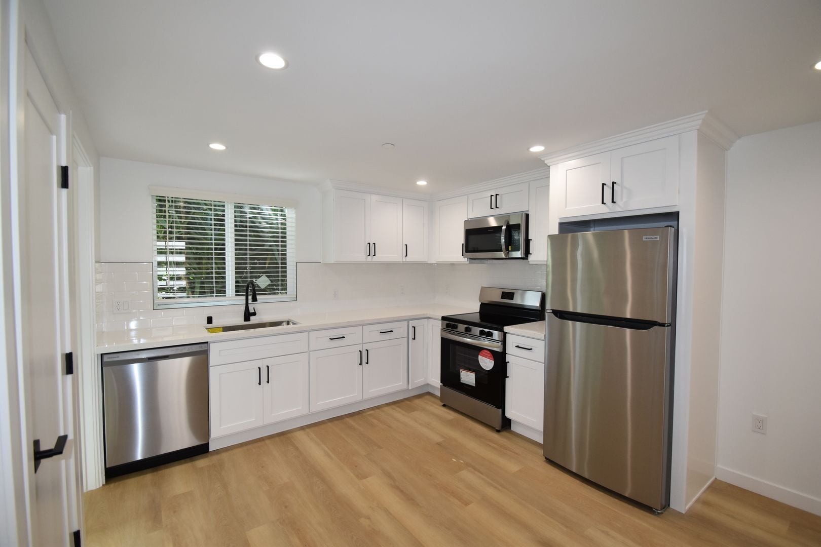 Building Photo - 14830 Dickens St