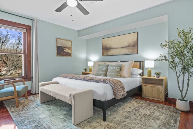 Building Photo - 924 Capital St