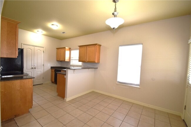 Building Photo - 5005 SW Fieldstone Blvd