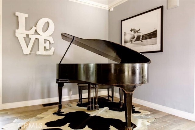 Building Photo - 1514 Sunset Plaza Dr