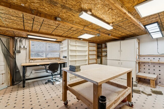 Building Photo - 420 S Five Mile Rd