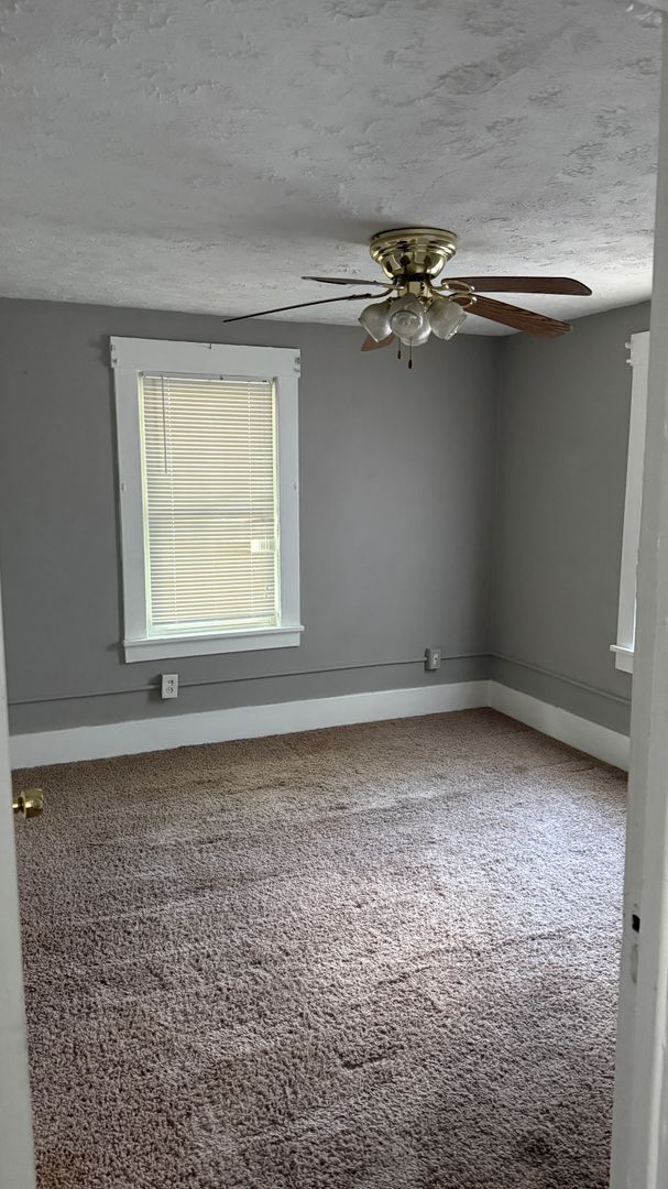 Building Photo - Large 2 bedroom home available now!