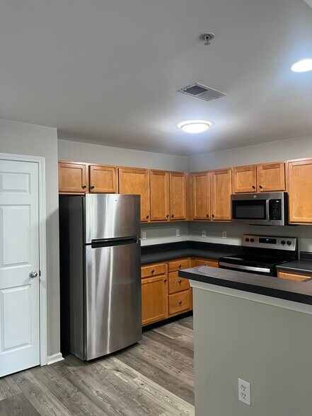Building Photo - 3716 Cotswold Ave