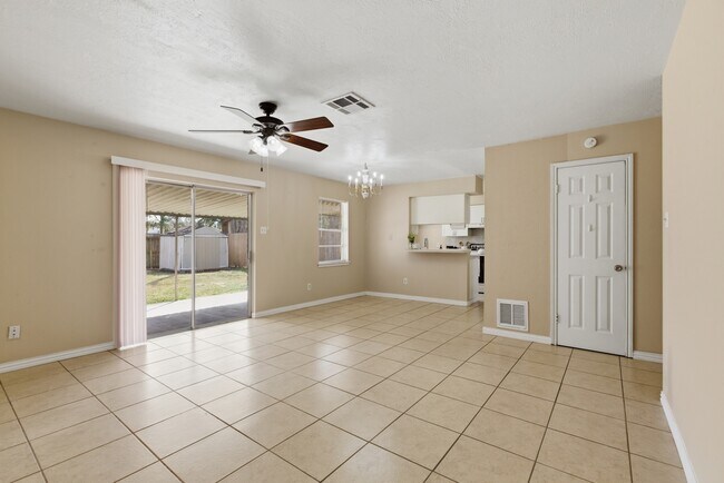 Building Photo - 13627 Greenway Dr