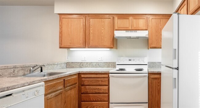 Building Photo - 2 br, 1.5 bath Townhome - 5292 Southwest 1...