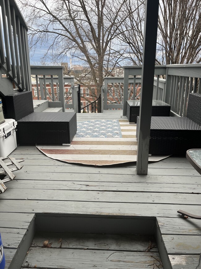 Personal deck - 1412 Light St