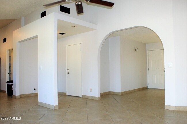 Building Photo - 4148 E Des Moines St