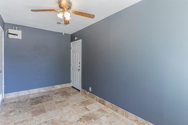 Building Photo - 9411 Valley Moss