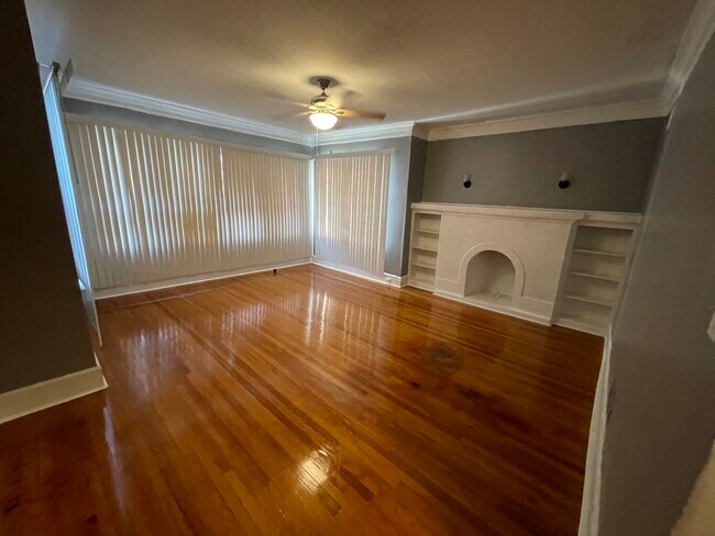 Building Photo - 8040 S Evans Ave