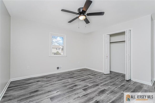 Building Photo - 1036 Apache St