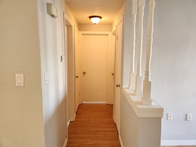 Building Photo - 3/1 1042 sq ft home Accepting Standard and...
