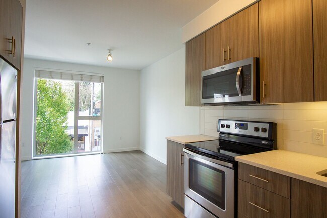 Building Photo - CHRISTMAS COMES EARLY: $500 FOR YOU! 2nd Floor Modern & Sleek 1Bdr in Sellwood!