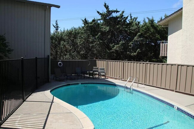 Building Photo - 10315 Alpine Dr