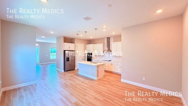 Building Photo - 6495 Cyrils Dr