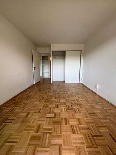 Building Photo - 417 E Kiowa