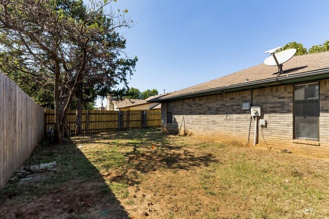 Building Photo - 3 bed house in NW OKC