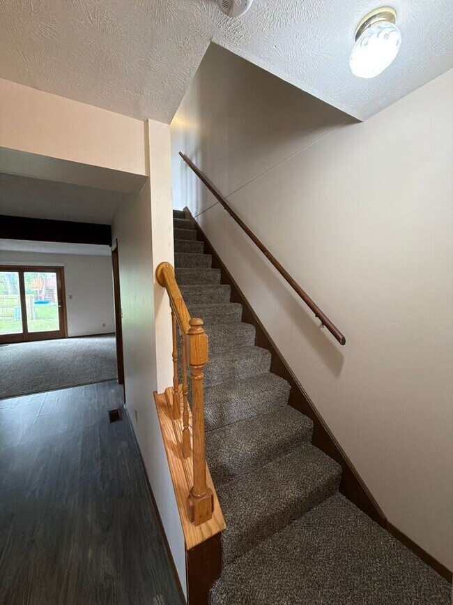 Building Photo - 4620 Grassridge Rd
