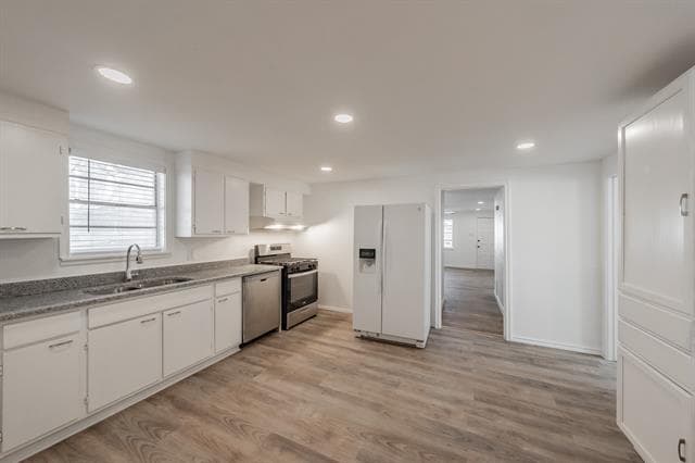 Building Photo - 227 S Justin Ave