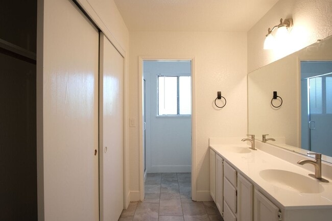 Building Photo - Cozy 3-Bedroom, 2-Bath Home in Modesto