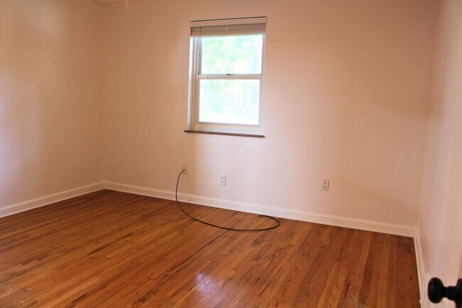 Building Photo - 3806 Gardner Ave