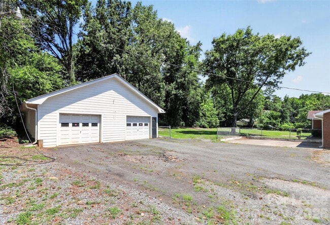 Building Photo - 6901 Ridge Ln Rd