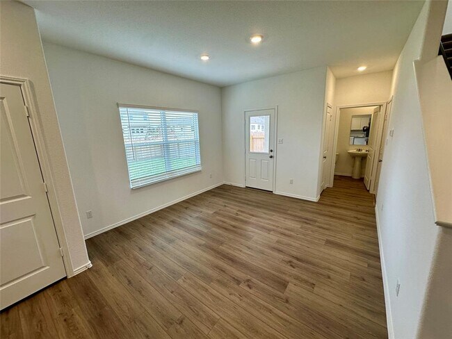 Building Photo - 610 Waterway Ave