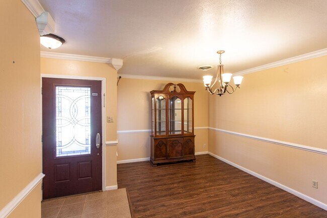 Building Photo - Beautiful 3 bedroom 2 bath home in Fountai...