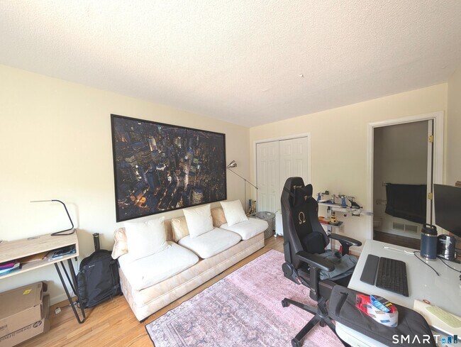 Building Photo - 6 Ledgewood Dr