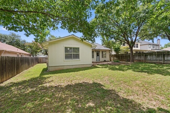 Building Photo - 913 Dover Pass