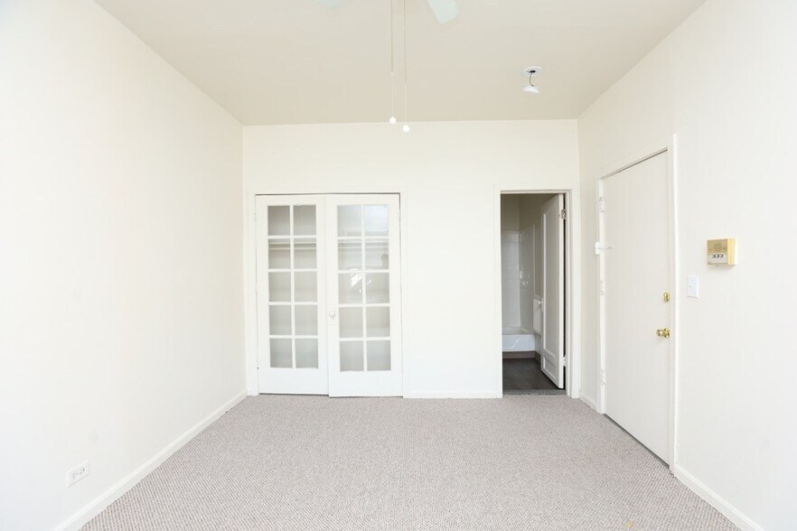 Building Photo - 3957 W Irving Park Rd