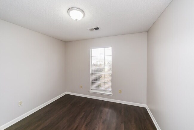 Building Photo - 7110 Redfern Dr