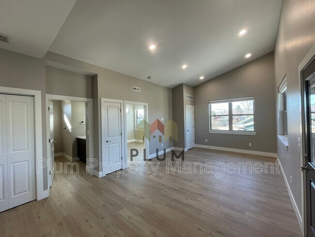 Building Photo - 1724 S 14th St W