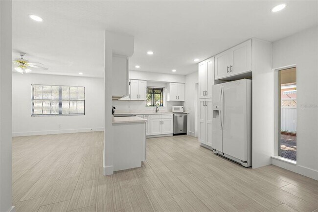 Building Photo - 3114 W Tampa Bay Blvd