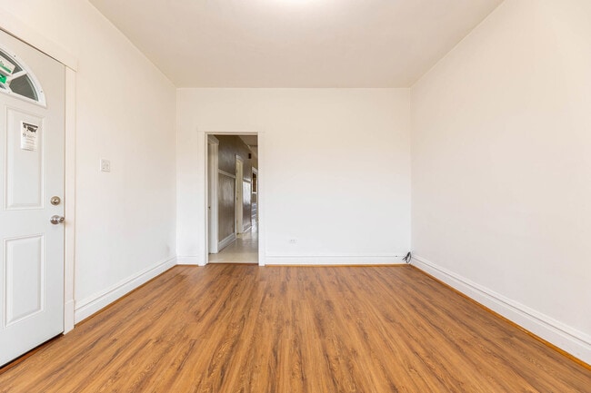 Building Photo - 2630 W 42nd St