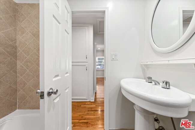 Building Photo - 4221 Stewart Ave