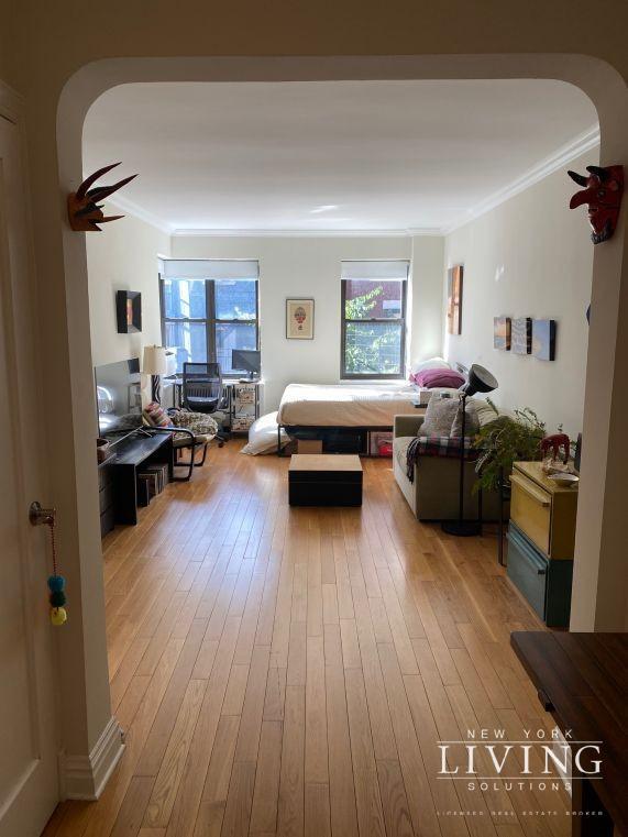 Building Photo - West Village Charming studio apartment in ...