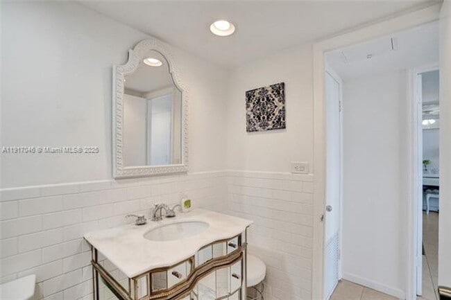 Building Photo - 5005 Collins Ave