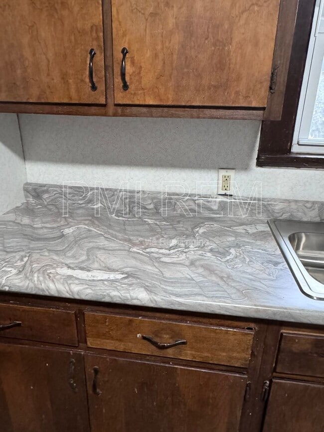 Building Photo - 1023 Harrison Ave SW