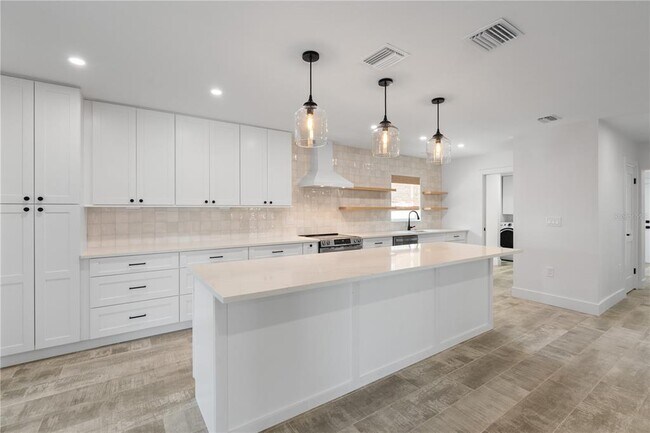 Building Photo - 4543 Carson St NE