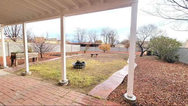 Building Photo - Great Near North Valley Home! No carpet! O...