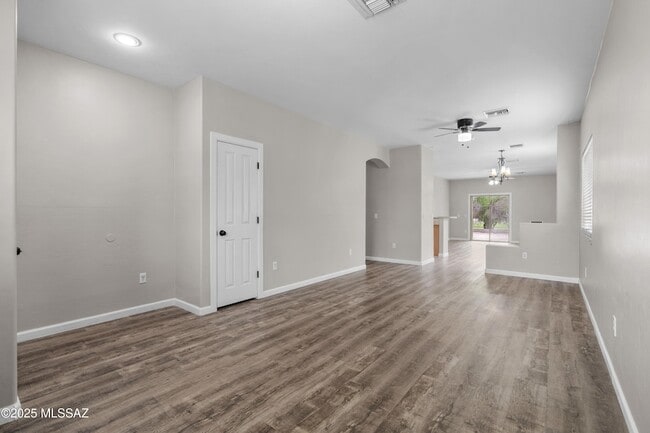 Building Photo - 12708 N Rodeo Land