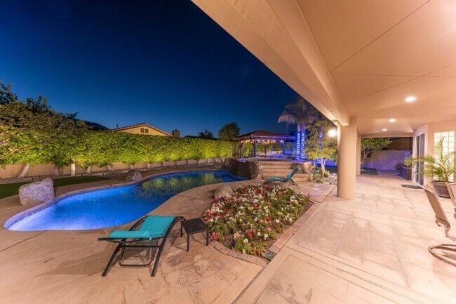 Building Photo - 31695 Avenida Del Padre