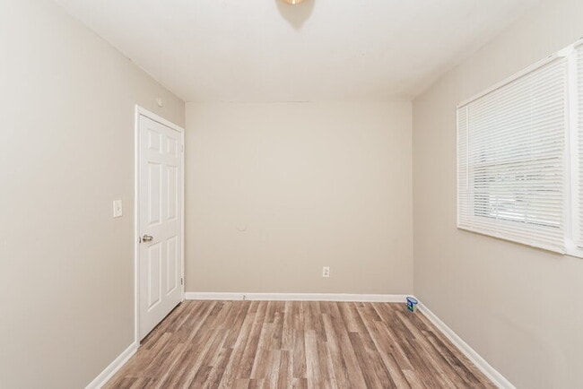 Building Photo - “Freshly Renovated 3BR w/ Fenced Yard – Pe...