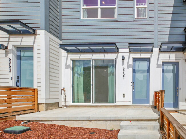 Building Photo - $2,850 - 2 Bed, 2.5 Bath Townhome in Broom...