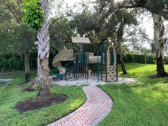 Building Photo - 399 SW Walking Path