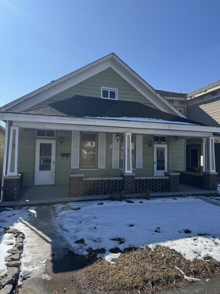 Building Photo - 953 W Main St