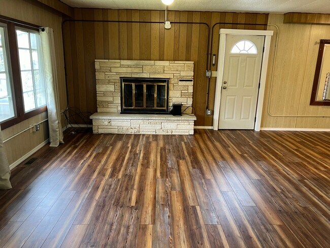 Building Photo - Woodson St, Amity
